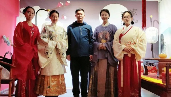 在春意盎然的3月，迎來了第113個“三八”國際勞動婦女節(jié)，為深入學(xué)習(xí)宣傳貫徹黨的二十大精神，進一步加強對廣大女職工的思想政治引領(lǐng)，激勵廣大女職工奮進新征程，建功新時代，鼓勵女職工在閱讀中獲取知識、增長