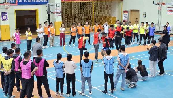 為進(jìn)一步豐富廣大職工文體生活，展現(xiàn)職工拼搏奮進(jìn)、昂揚(yáng)向上的精神風(fēng)貌，在國(guó)慶、中秋雙節(jié)來(lái)臨之際，交科公司一公司、三公司、路政公司黨支部紛紛組織開(kāi)展職工趣味運(yùn)動(dòng)會(huì)。交科公司一公司在和政縣舉辦“與國(guó)同慶筑夢(mèng)