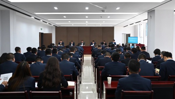 10月14日，交科公司召開(kāi)2023年安委會(huì)（擴(kuò)大）會(huì)議暨項(xiàng)目綜合檢查通報(bào)會(huì)。會(huì)議傳達(dá)學(xué)習(xí)了2023年甘肅省第四次安委會(huì)擴(kuò)大會(huì)議精神等內(nèi)容，對(duì)公司上階段安全生產(chǎn)工作進(jìn)行了全面總結(jié)，對(duì)下階段安全生產(chǎn)工作進(jìn)