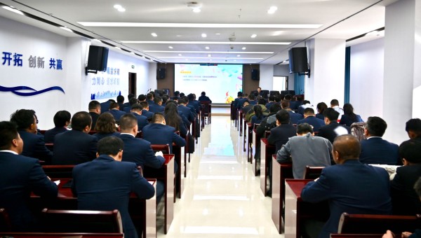 為進(jìn)一步強(qiáng)化國有企業(yè)思想政治工作，切實(shí)提升職工心理健康服務(wù)質(zhì)量和水平，引導(dǎo)廣大職工以健康的心態(tài)積極投身工作，助力和諧企業(yè)文化建設(shè)，近日，交科公司邀請心理咨詢師楊禮華為廣大干部職工開展了“壓力認(rèn)知與應(yīng)對
