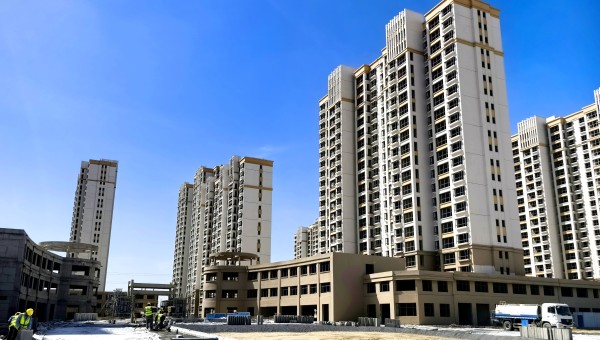 為推動(dòng)黨建工作深度融入中心任務(wù)，充分激發(fā)全員干事創(chuàng)業(yè)活力，全力推進(jìn)項(xiàng)目復(fù)工復(fù)產(chǎn)，近日，蘭州新區(qū)職投公司黨支部、甘肅建投新區(qū)公司第一黨支部、西部市政建設(shè)集團(tuán)三公司黨支部聯(lián)合開展了“黨建引領(lǐng)強(qiáng)引擎百日攻堅(jiān)